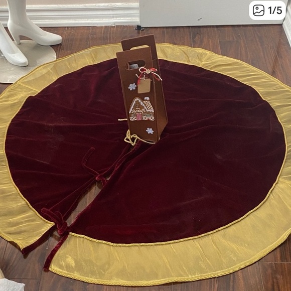Elegant Burgundy velvet and Gold Tree Christmas Skirt and wine gift bag - Picture 6 of 6